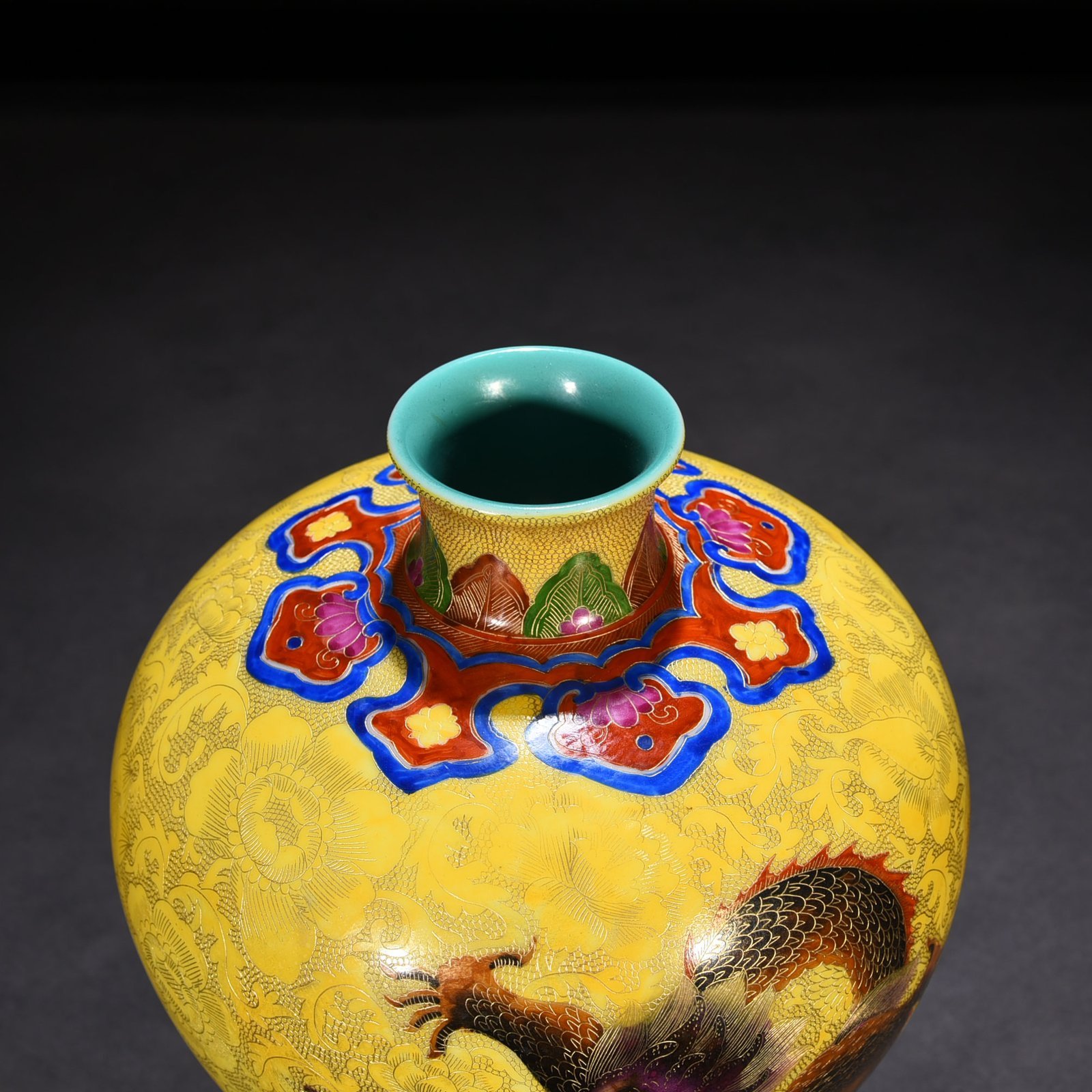 Qing Dynasty Qianlong yellow ground gold wire enamel dragon pattern plum vase