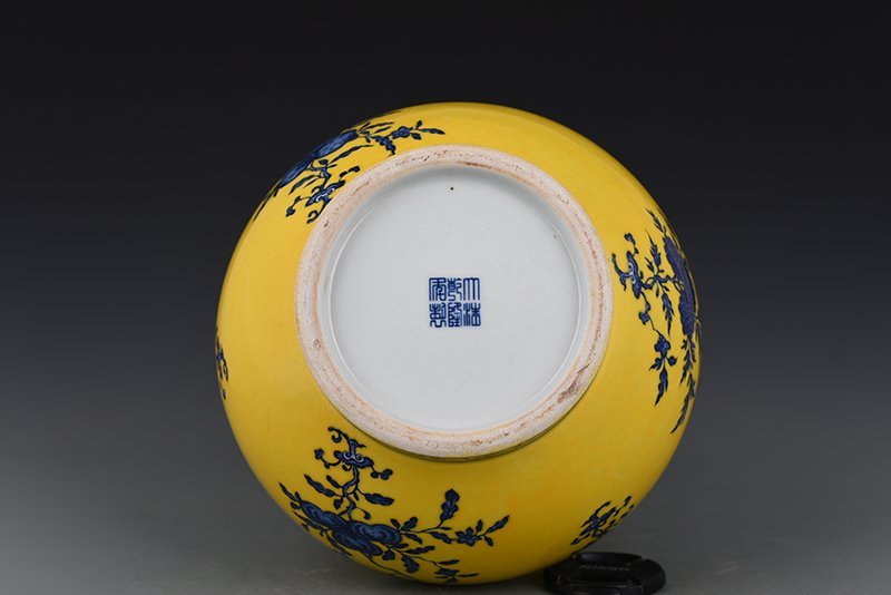 Qing Dynasty Qianlong yellow ground blue and white vase