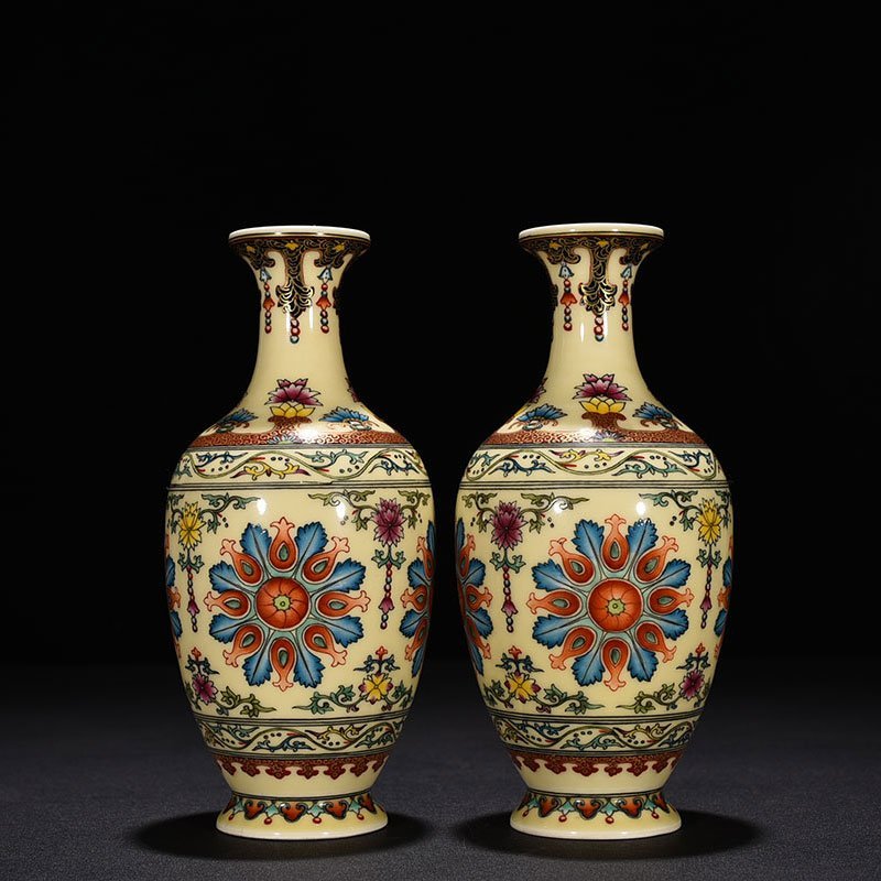 Qing Dynasty Qianlong yellow glaze enamel wheel pattern vase