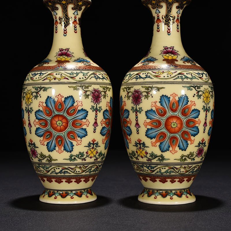 Qing Dynasty Qianlong yellow glaze enamel wheel pattern vase