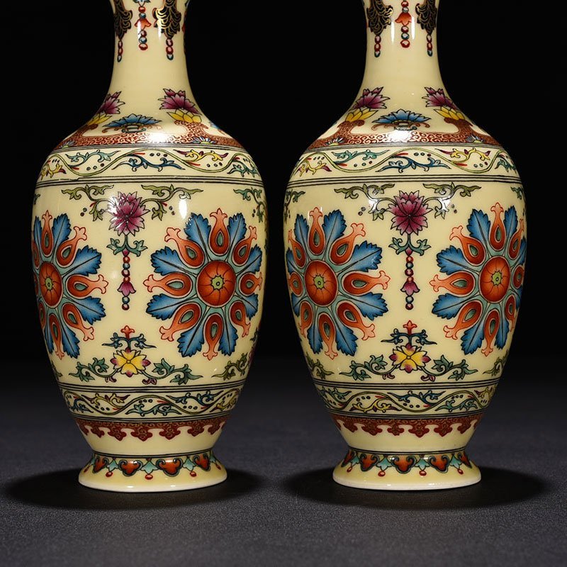Qing Dynasty Qianlong yellow glaze enamel wheel pattern vase