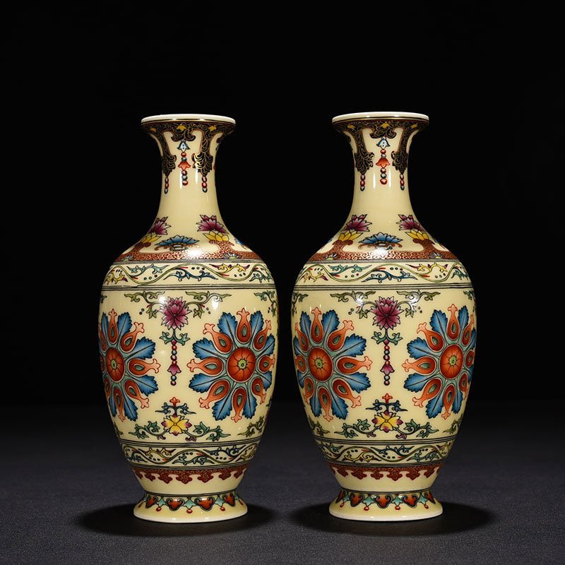 Qing Dynasty Qianlong yellow glaze enamel wheel pattern vase