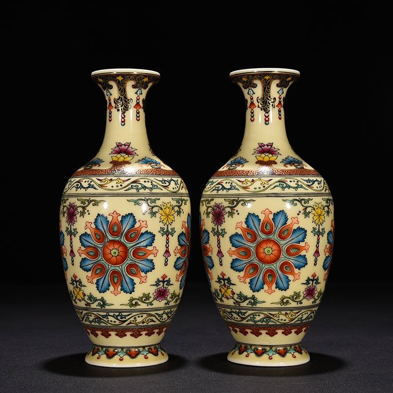 Qing Dynasty Qianlong yellow glaze enamel wheel pattern vase