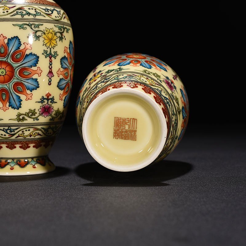 Qing Dynasty Qianlong yellow glaze enamel wheel pattern vase