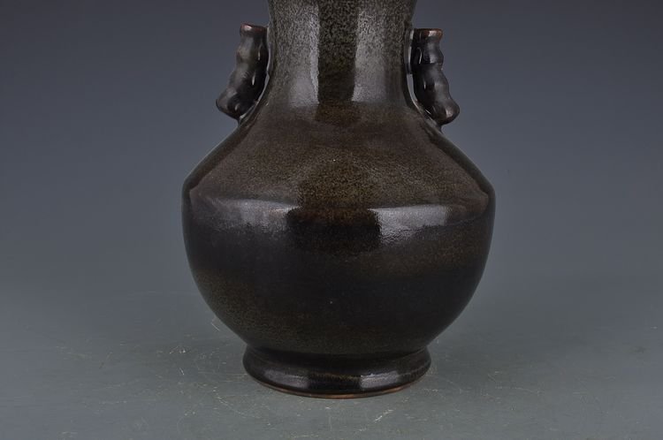Qing Dynasty Qianlong black glaze ear-shaped vase