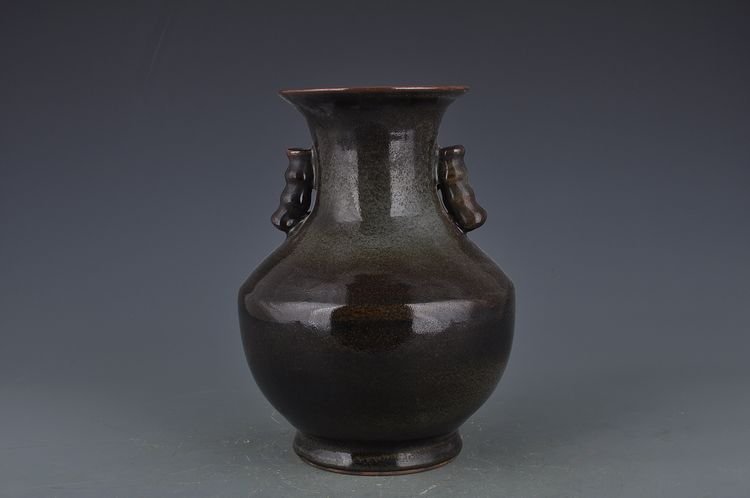 Qing Dynasty Qianlong black glaze ear-shaped vase