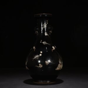 Qing Dynasty Qianlong black-glazed fish and algae pattern amphorae