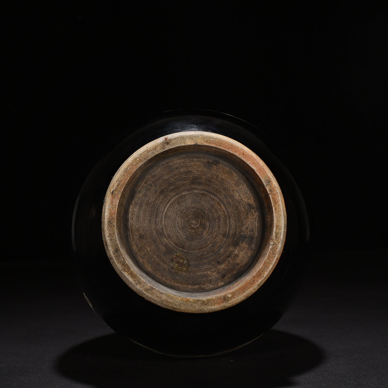 Qing Dynasty Qianlong black-glazed fish and algae pattern amphorae