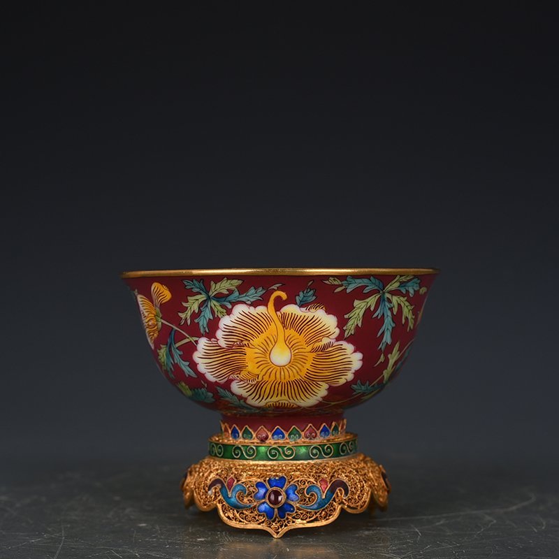 Qing Dynasty Emperor Kangxi imperial silver and gilt lace bowl with peony pattern