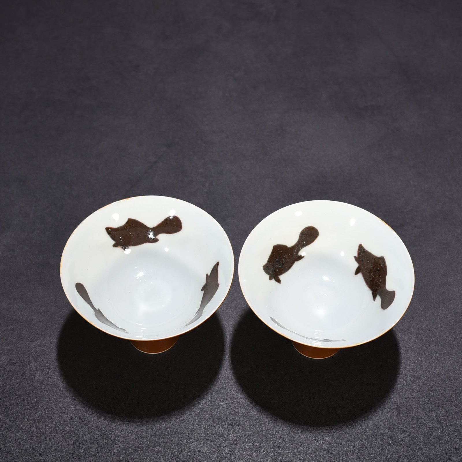 Qing Dynasty Kangxi purple gold glaze red three-fish pattern tall bowl