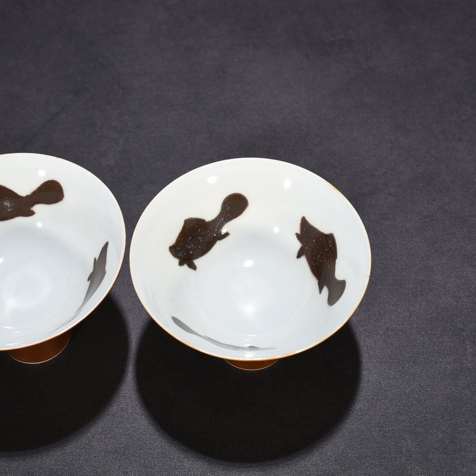 Qing Dynasty Kangxi purple gold glaze red three-fish pattern tall bowl