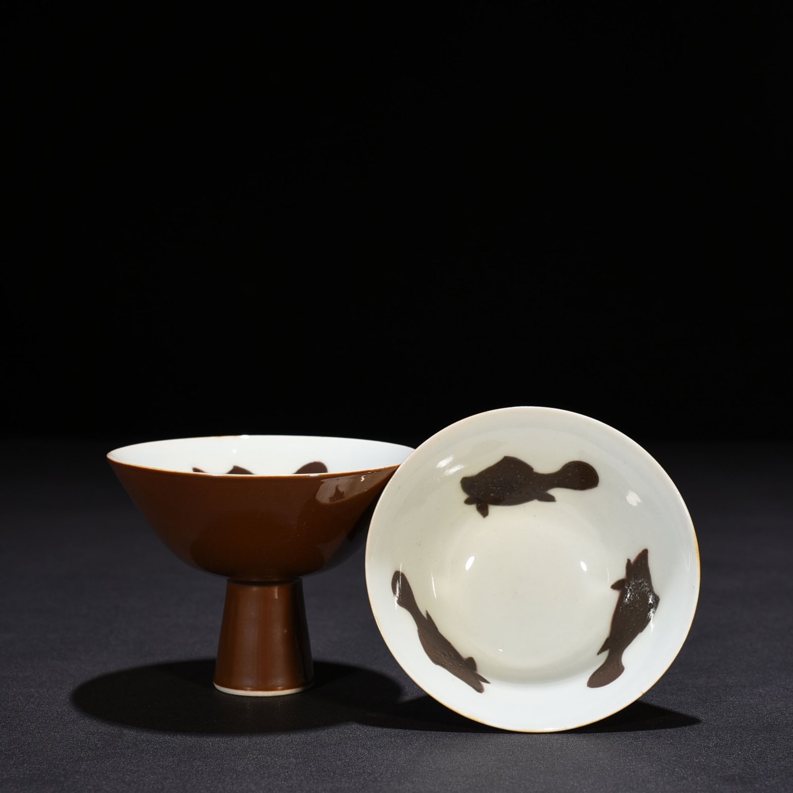 Qing Dynasty Kangxi purple gold glaze red three-fish pattern tall bowl