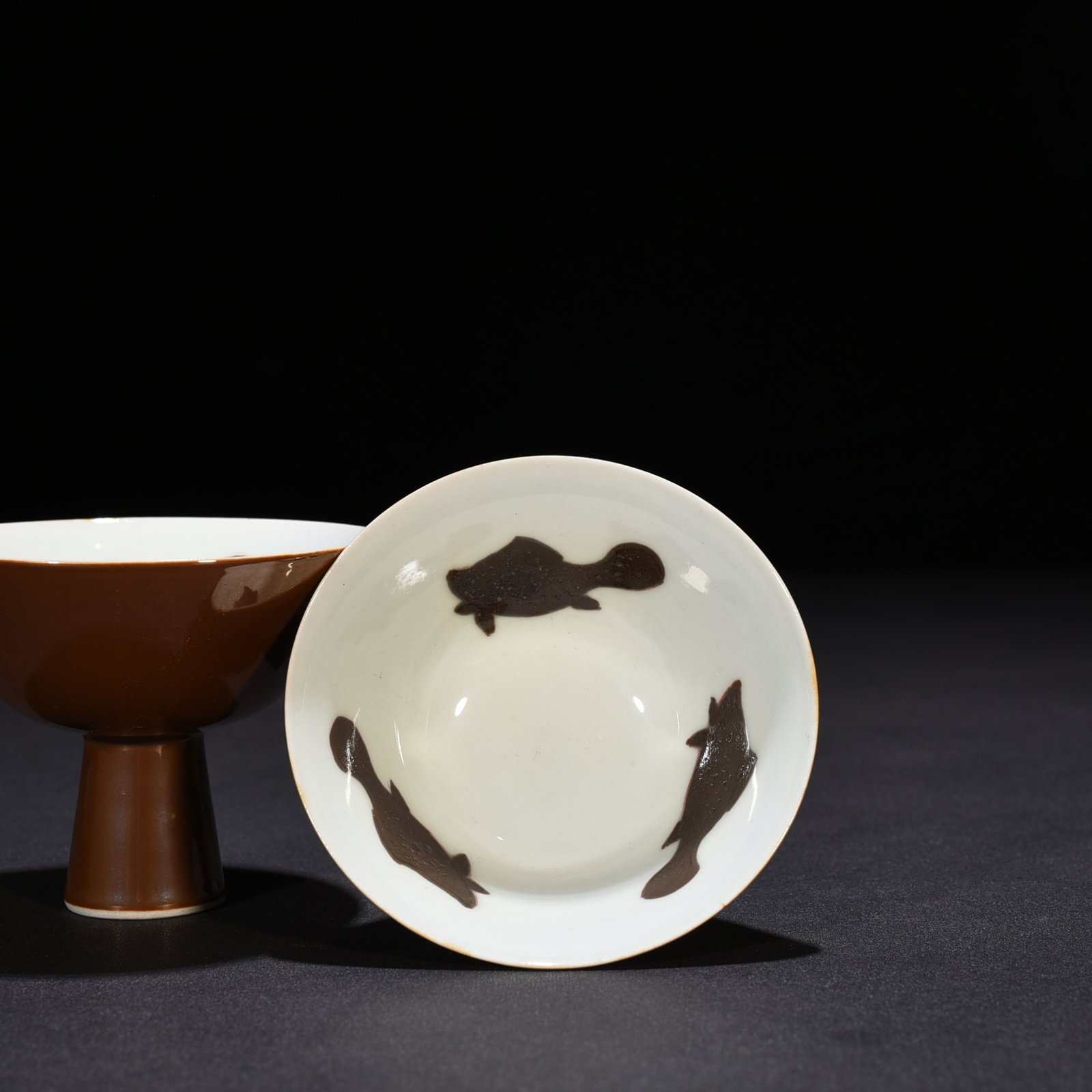 Qing Dynasty Kangxi purple gold glaze red three-fish pattern tall bowl