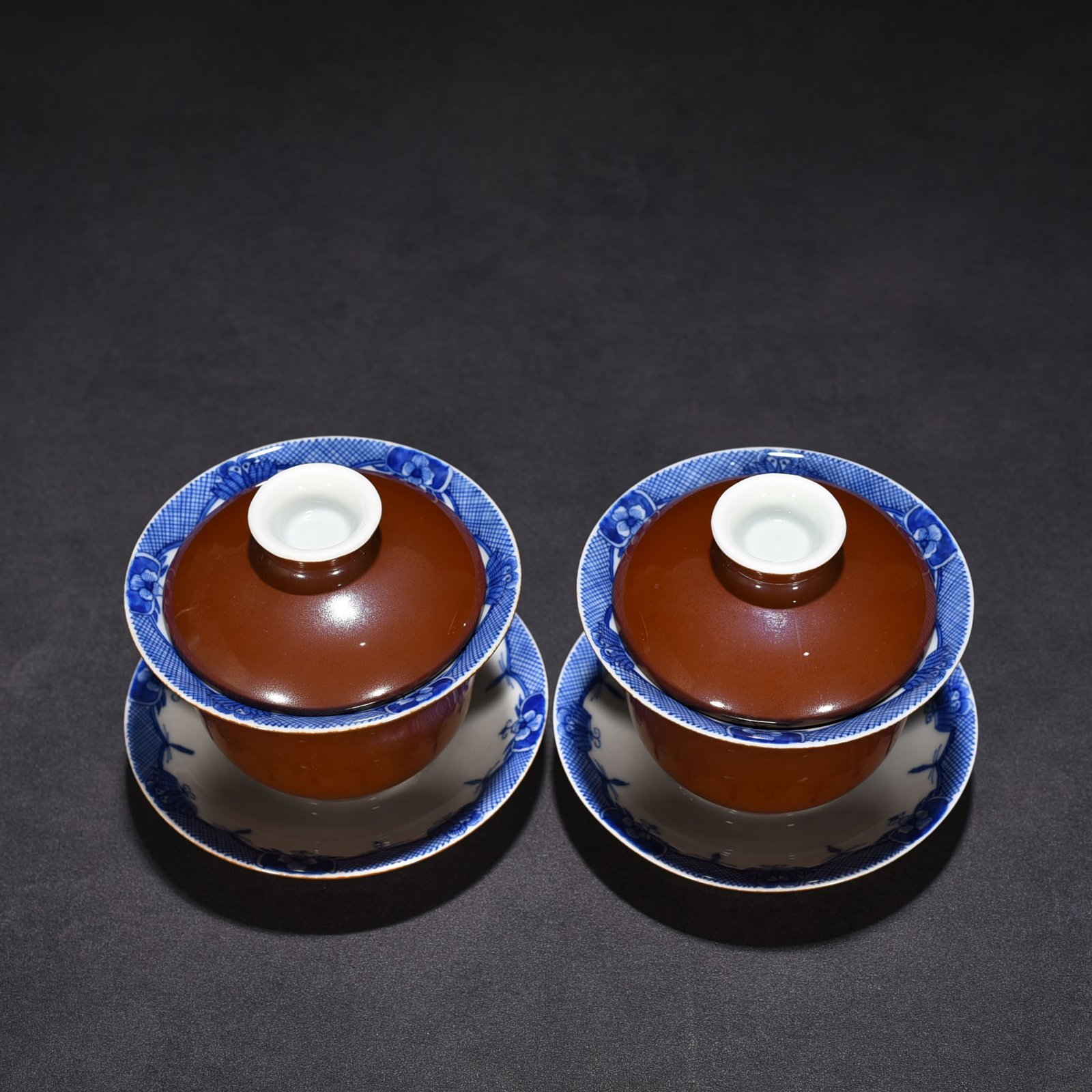 Qing Dynasty Kangxi purple gold glaze blue and white flower pattern three-cai bowl