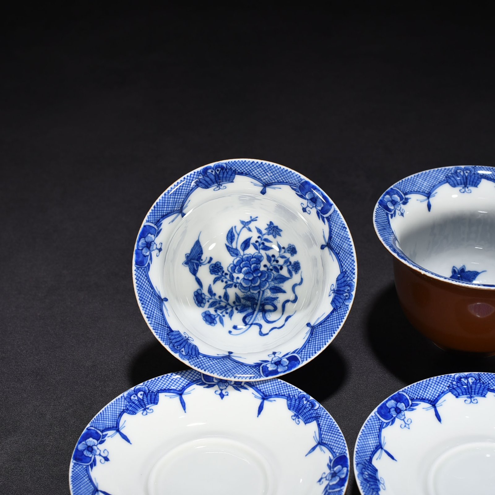 Qing Dynasty Kangxi purple gold glaze blue and white flower pattern three-cai bowl