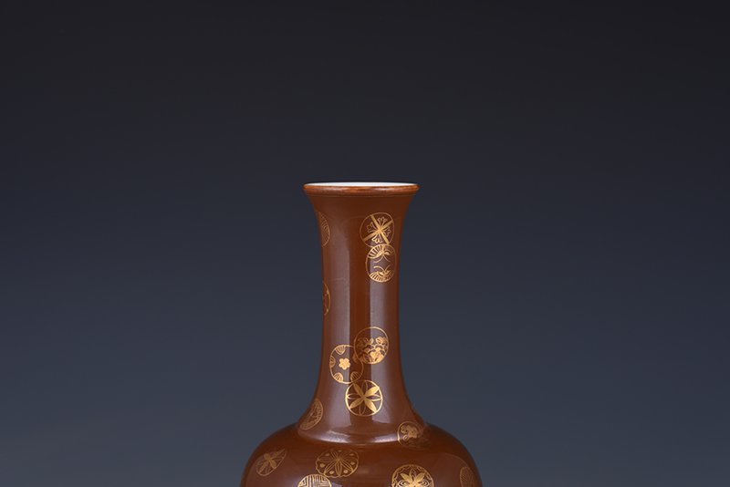 Qing Dynasty purple gold glaze with gold leather ball pattern vase