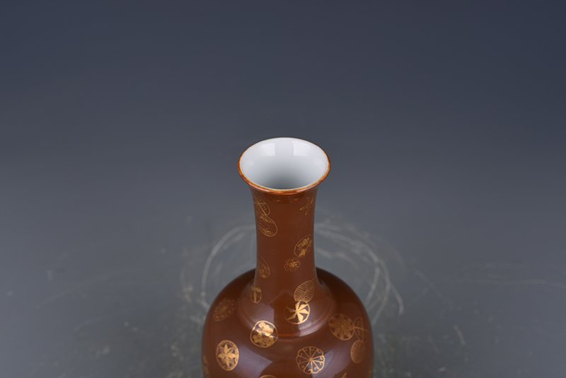 Qing Dynasty purple gold glaze with gold leather ball pattern vase