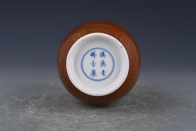 Qing Dynasty purple gold glaze with gold leather ball pattern vase