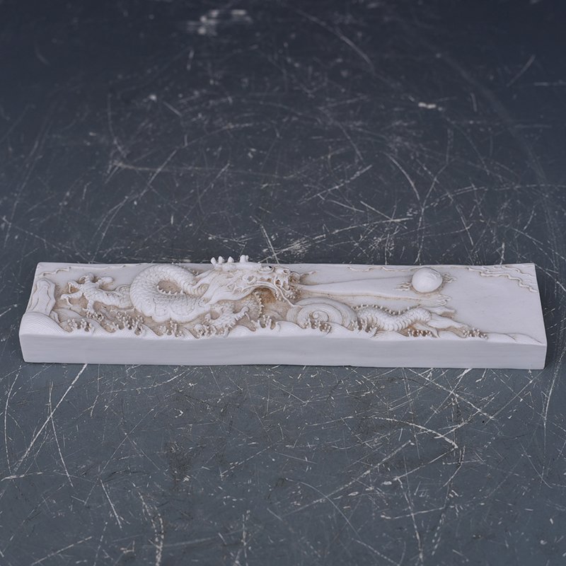 Qing Dynasty King Bingrong’s dragon-engraved pressure ruler