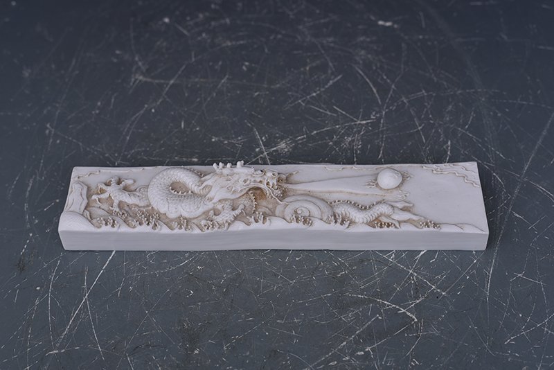 Qing Dynasty King Bingrong’s dragon-engraved pressure ruler