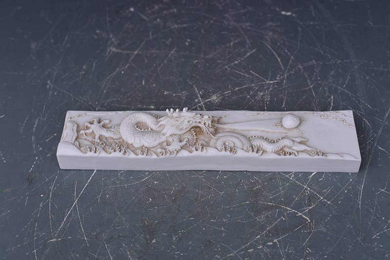 Qing Dynasty King Bingrong’s dragon-engraved pressure ruler