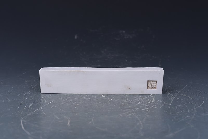 Qing Dynasty King Bingrong’s dragon-engraved pressure ruler