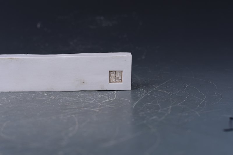Qing Dynasty King Bingrong’s dragon-engraved pressure ruler
