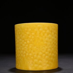Qing Dynasty Yongzheng delicate yellow glaze pen holder with Pegasus pattern