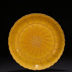 Qing Dynasty Yongzheng delicate yellow glaze lotus plate