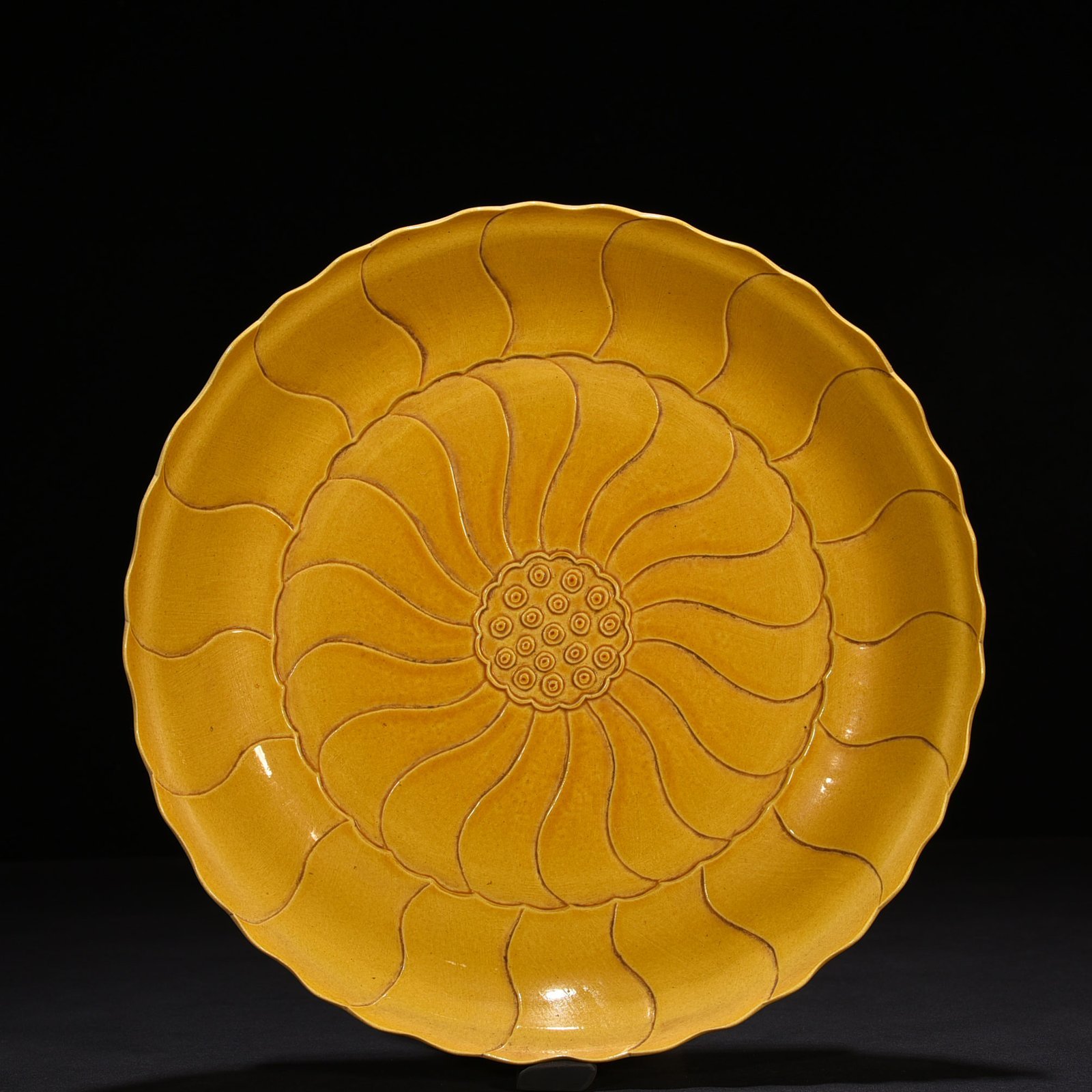 Qing Dynasty Yongzheng delicate yellow glaze lotus plate