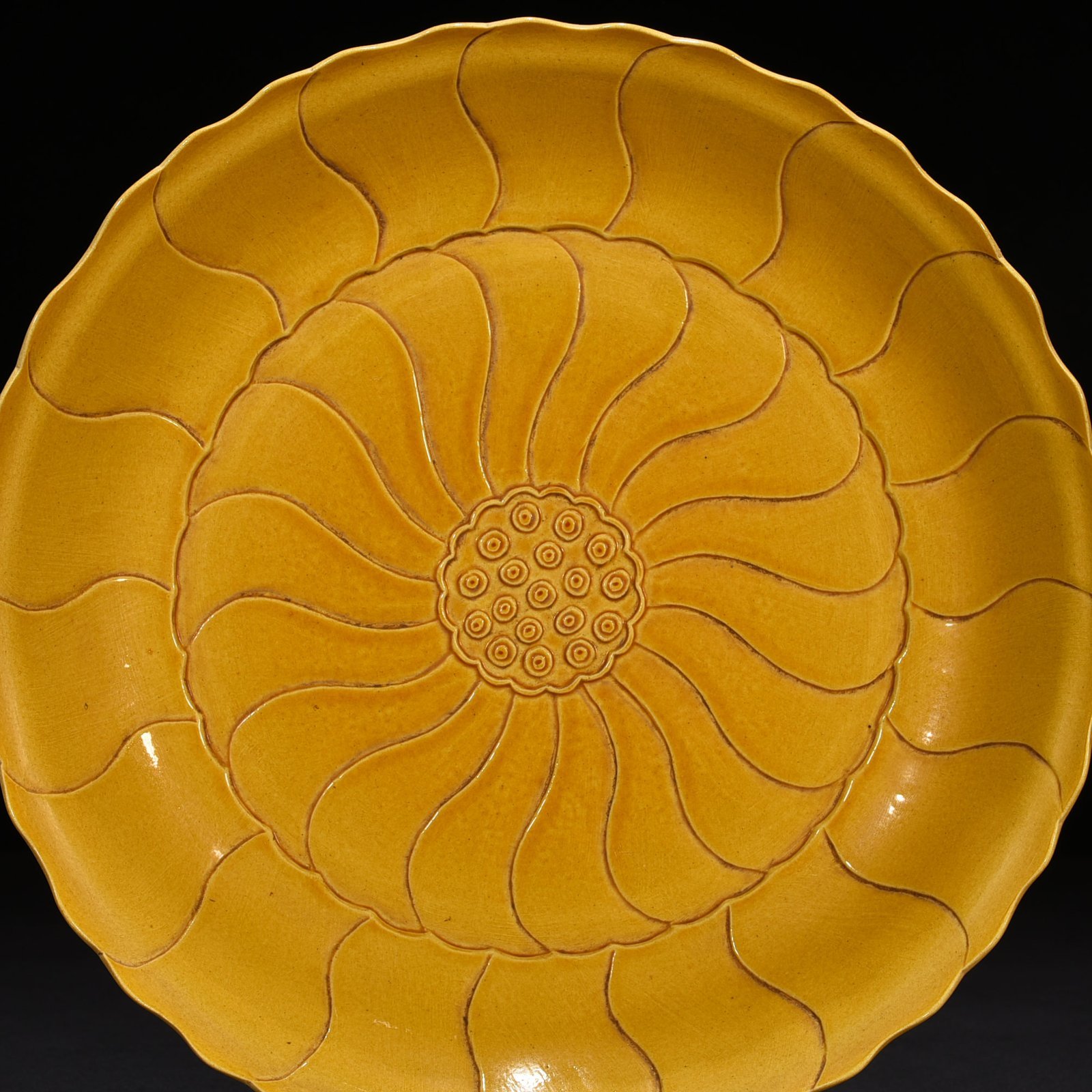 Qing Dynasty Yongzheng delicate yellow glaze lotus plate