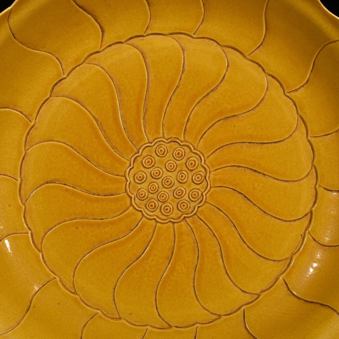 Qing Dynasty Yongzheng delicate yellow glaze lotus plate