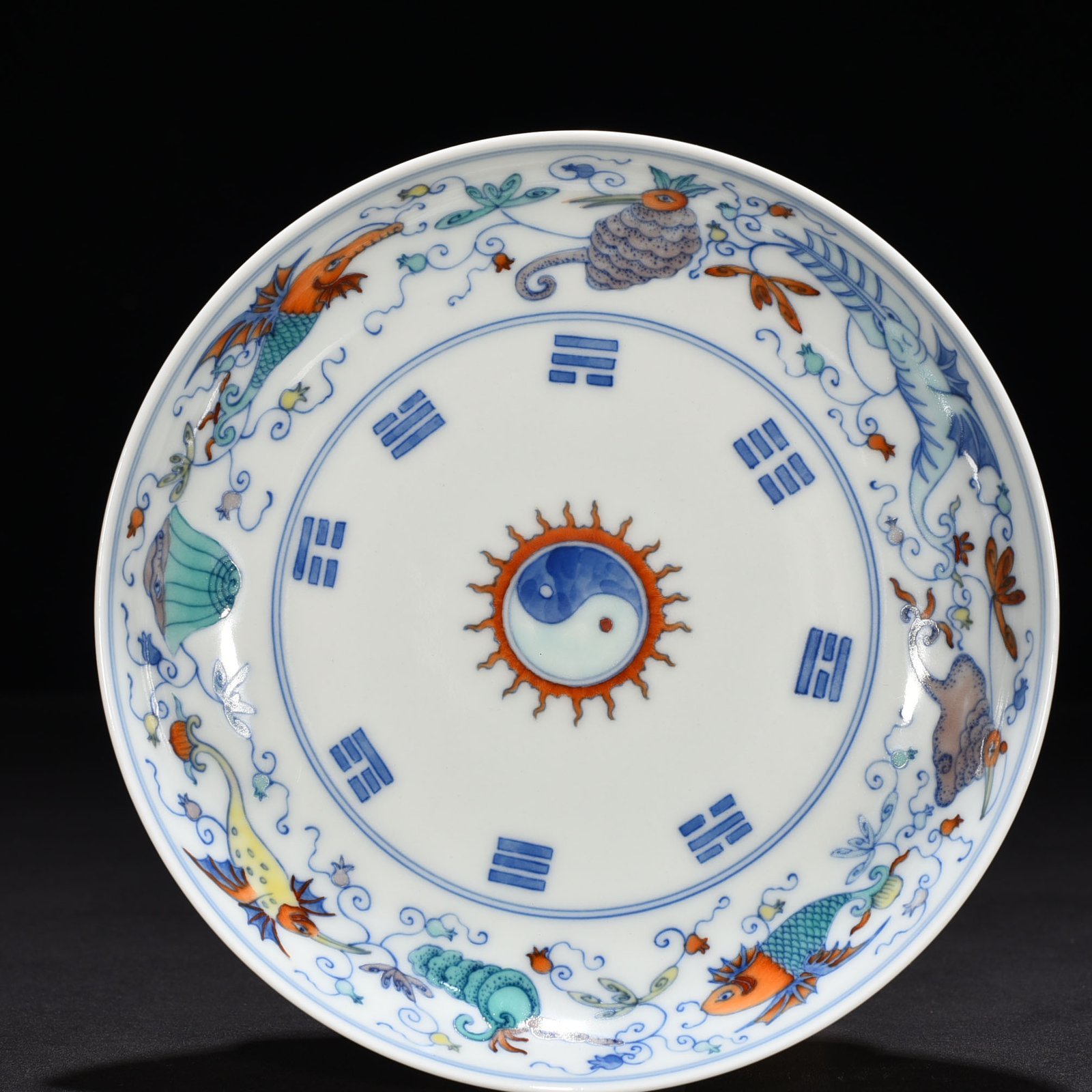 Qing Dynasty Yongzheng Doucai Bagua Pattern Disk