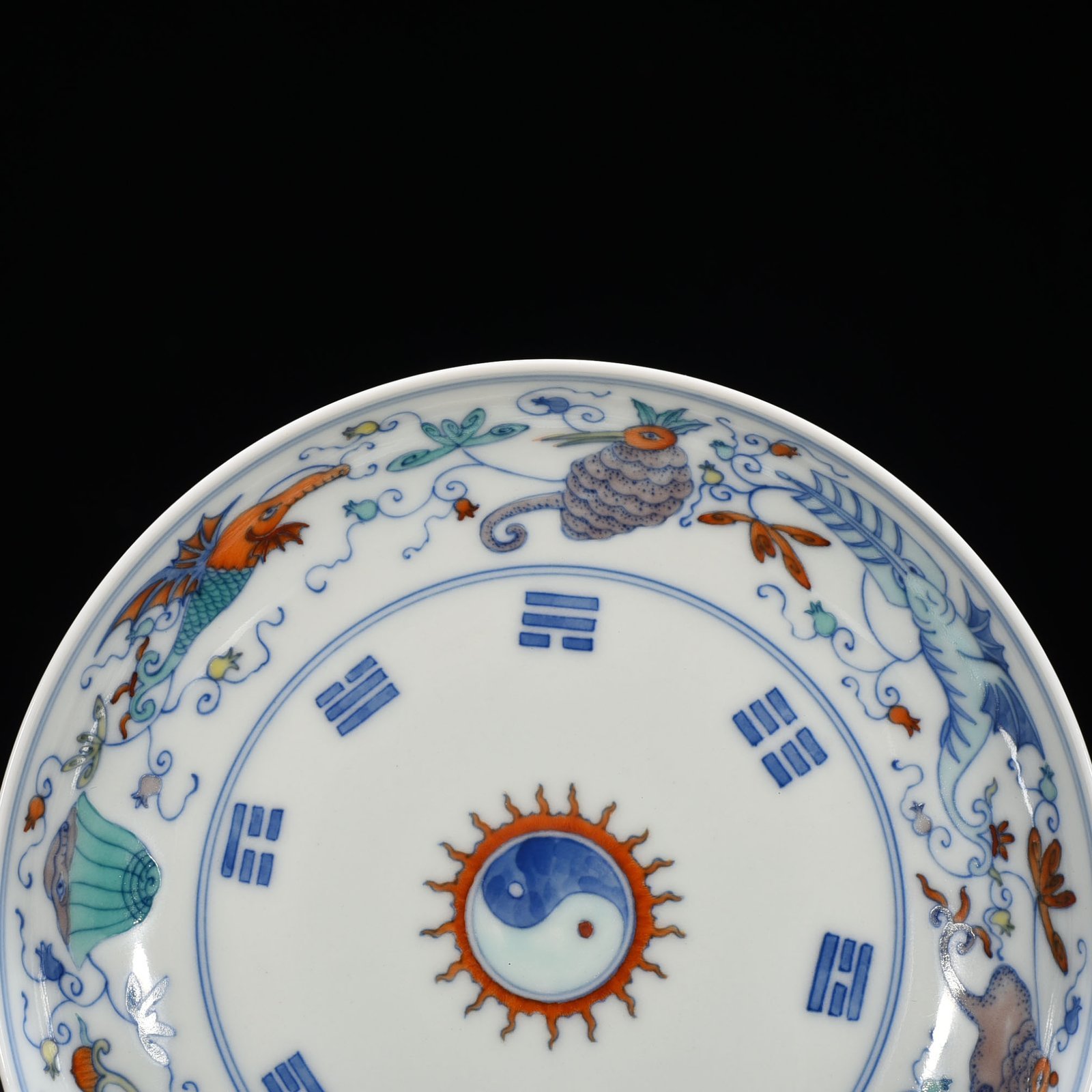 Qing Dynasty Yongzheng Doucai Bagua Pattern Disk