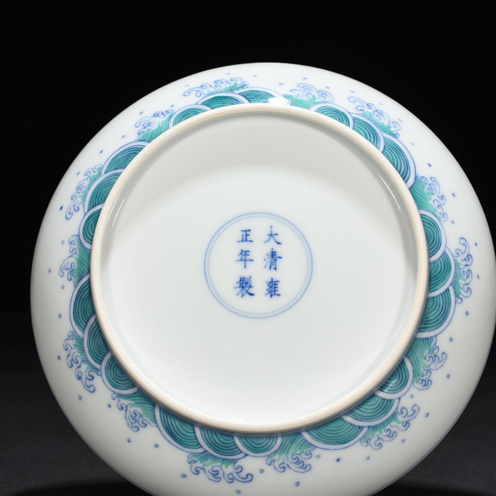 Qing Dynasty Yongzheng Doucai Bagua Pattern Disk
