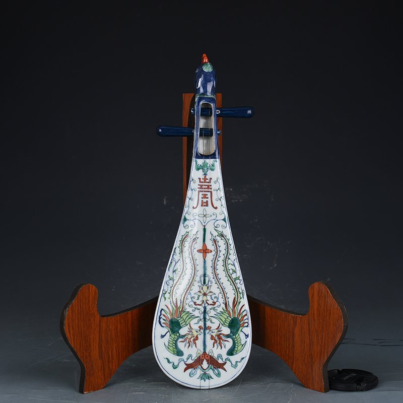 Qing Dynasty Yongzheng doucai phoenix pattern porcelain pipa