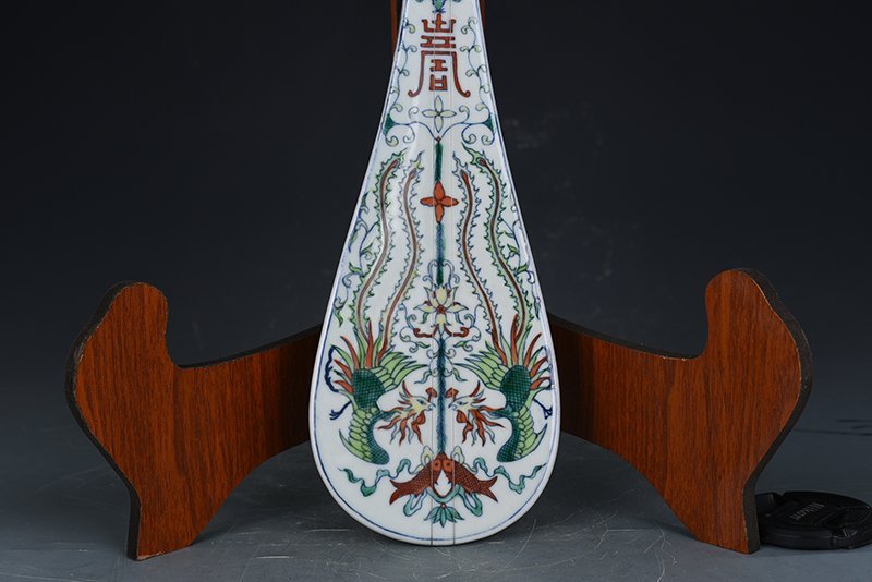 Qing Dynasty Yongzheng doucai phoenix pattern porcelain pipa