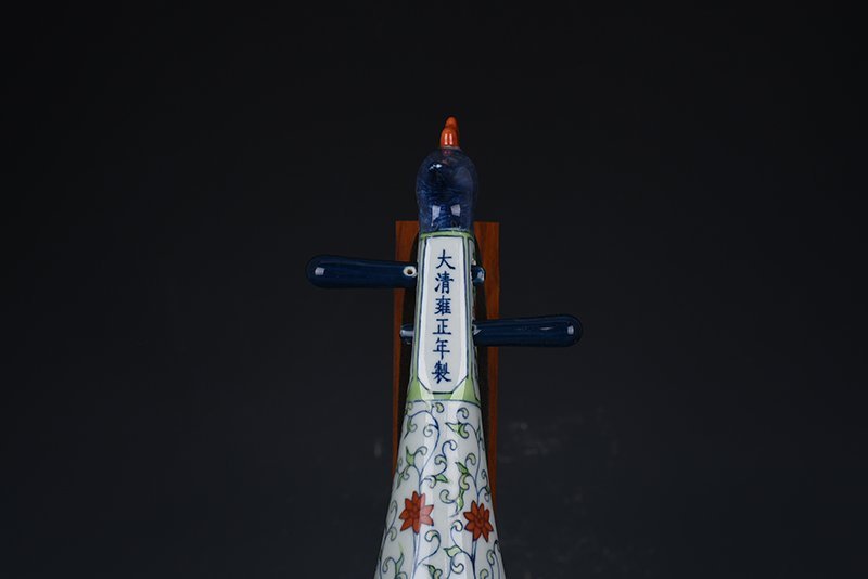Qing Dynasty Yongzheng doucai phoenix pattern porcelain pipa