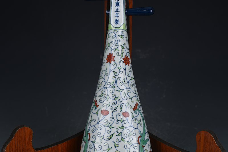 Qing Dynasty Yongzheng doucai phoenix pattern porcelain pipa