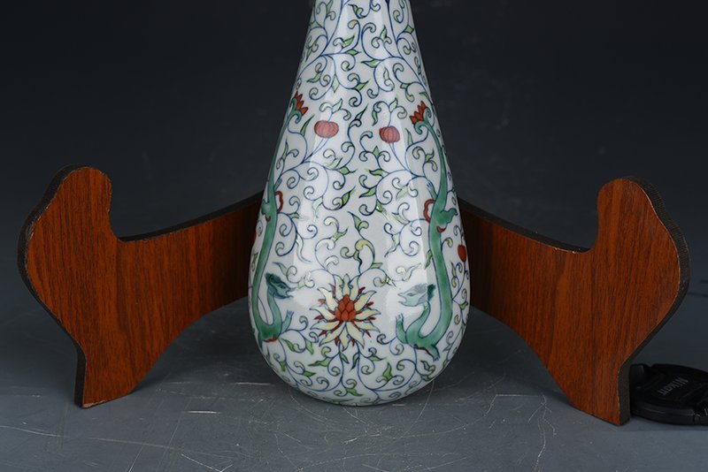 Qing Dynasty Yongzheng doucai phoenix pattern porcelain pipa