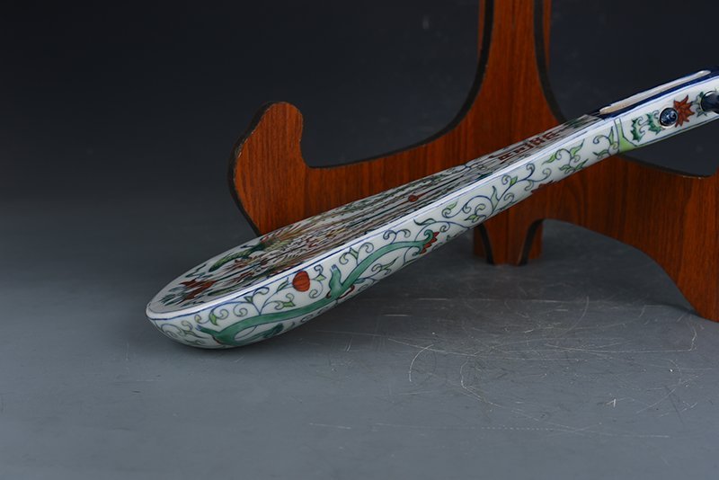 Qing Dynasty Yongzheng doucai phoenix pattern porcelain pipa