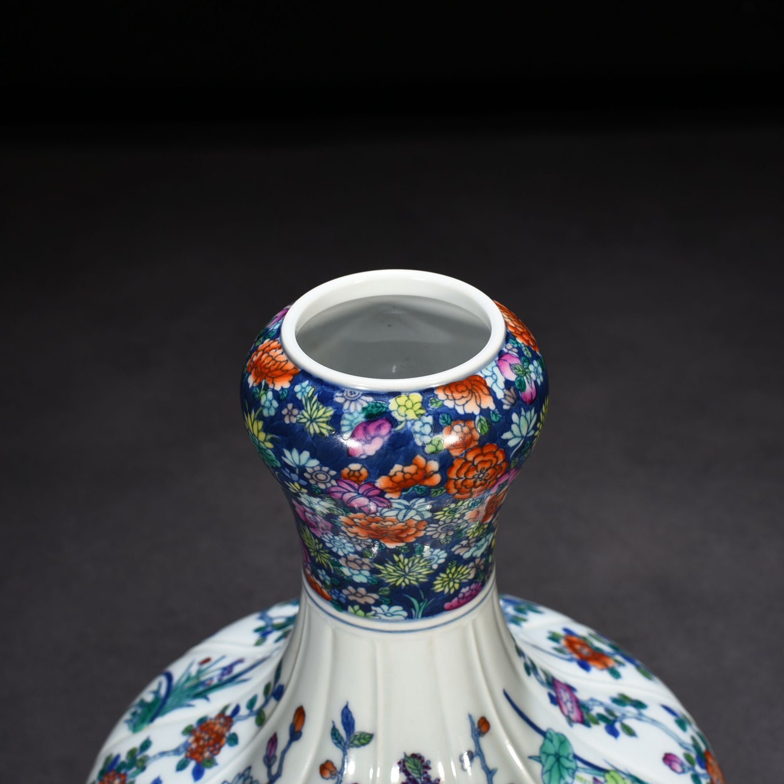 Qing Dynasty Yongzheng Doucai Twelve Flower Gods Garlic Vase