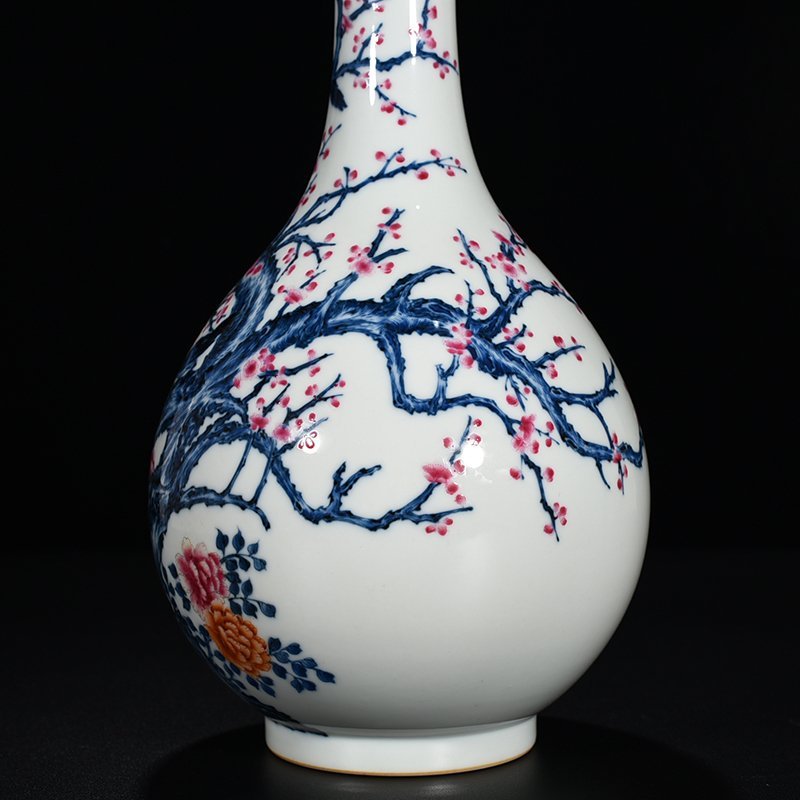 Qing Dynasty Yongzheng Doucai happy brow bile vase