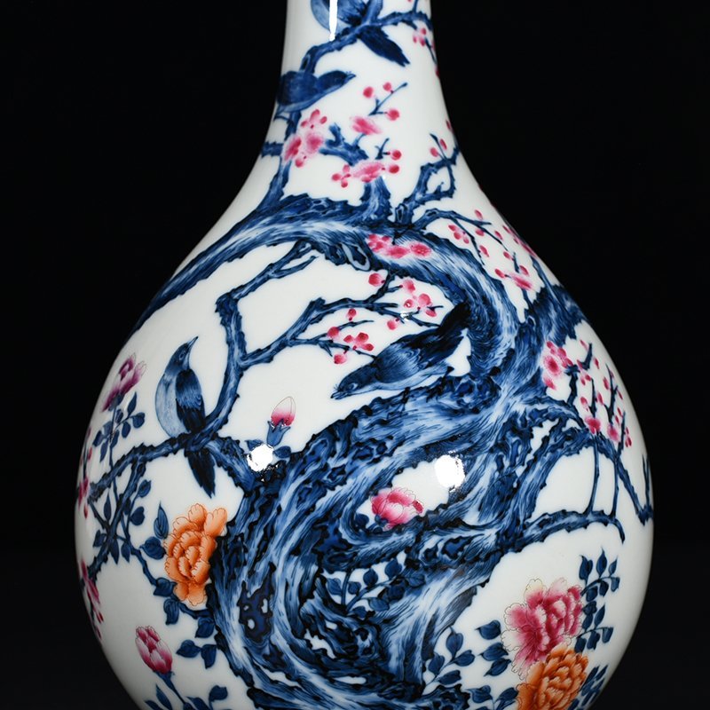 Qing Dynasty Yongzheng Doucai happy brow bile vase