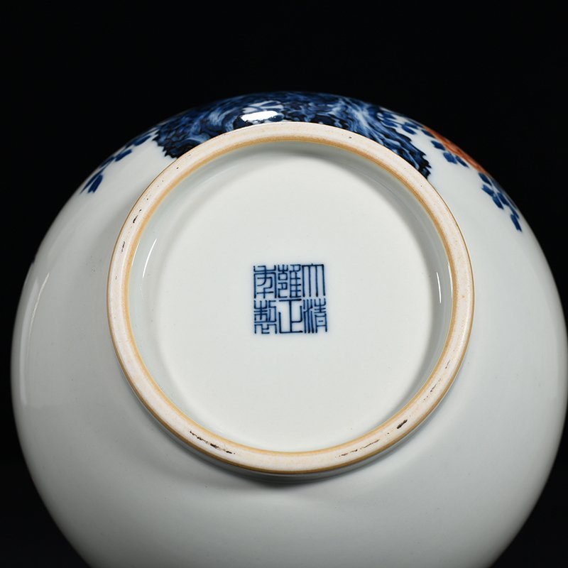 Qing Dynasty Yongzheng Doucai happy brow bile vase