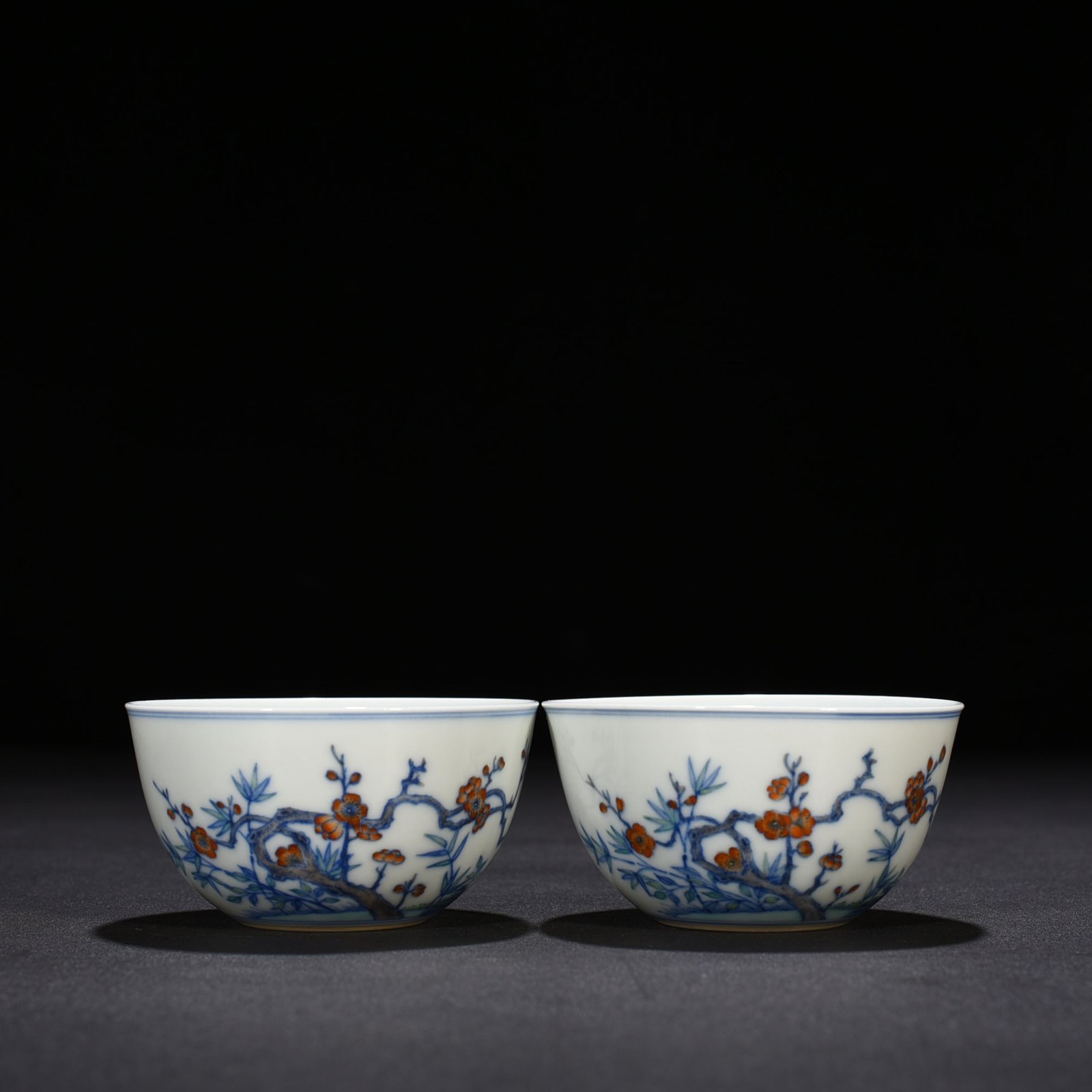 Qing Dynasty Yongzheng doucai magpie plum pattern lying foot cup