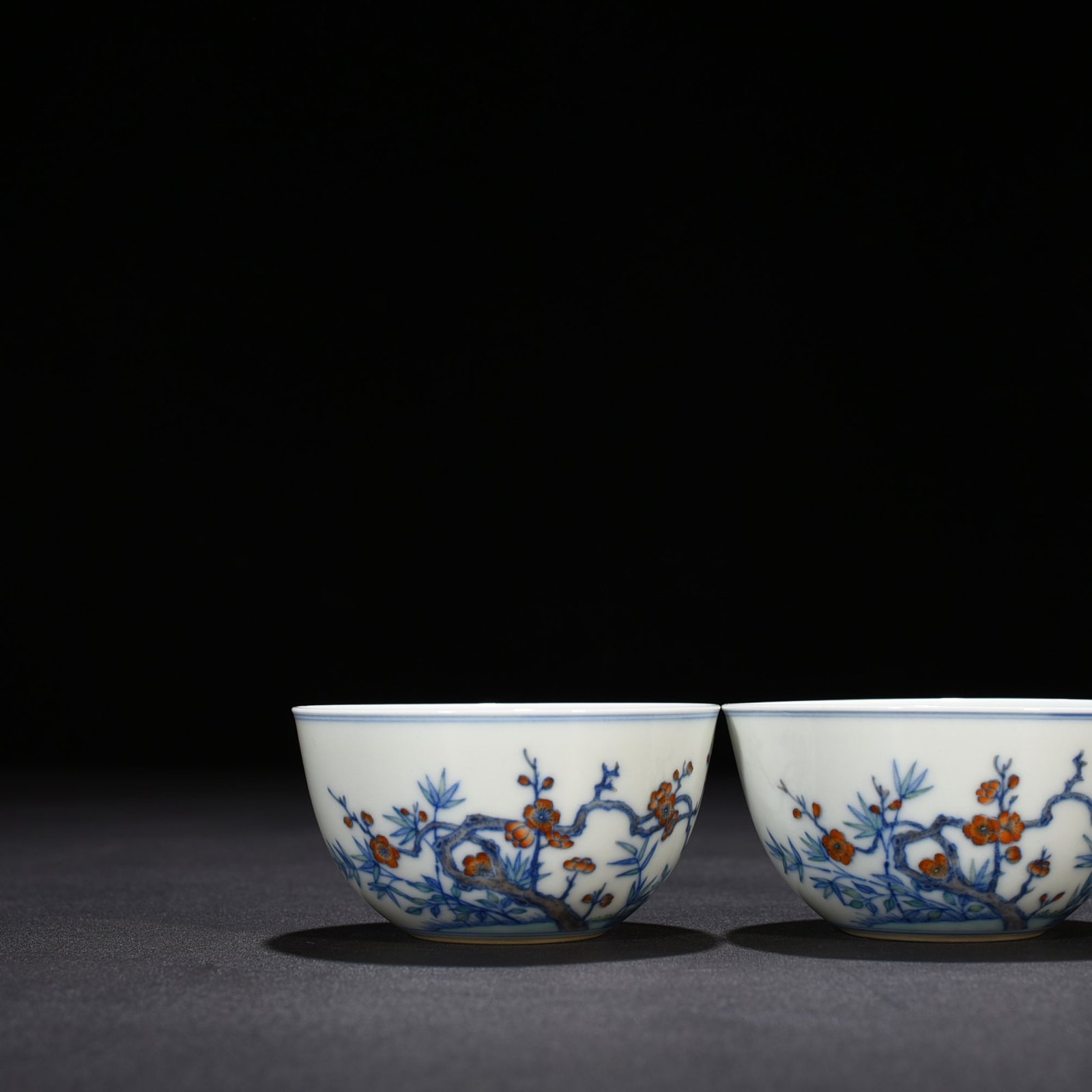 Qing Dynasty Yongzheng doucai magpie plum pattern lying foot cup