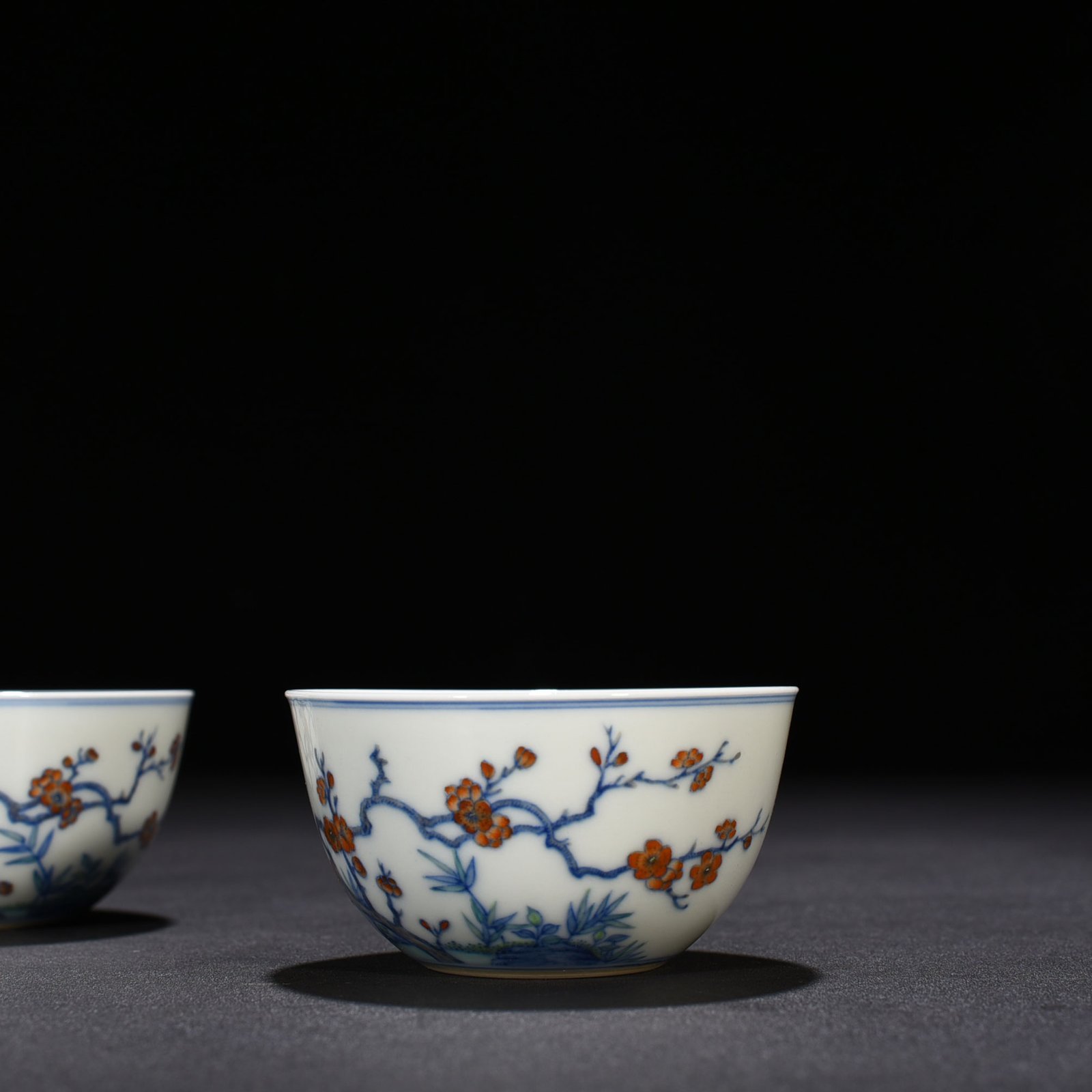 Qing Dynasty Yongzheng doucai magpie plum pattern lying foot cup