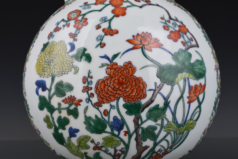 Qing Dynasty Yongzheng Doucai flat vase with four seasons flower pattern