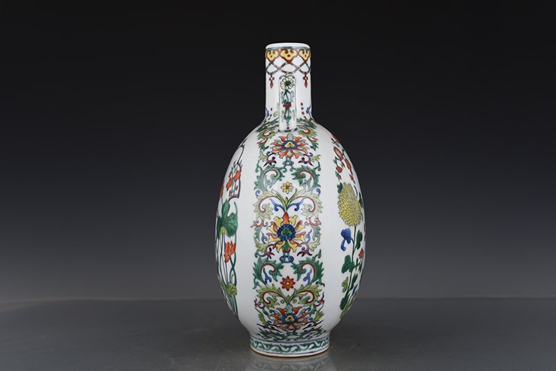 Qing Dynasty Yongzheng Doucai flat vase with four seasons flower pattern